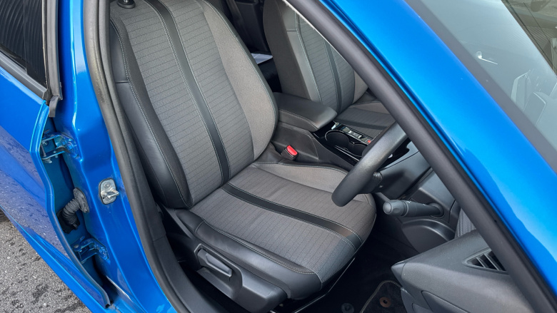 Peugeot 208 1.2 PureTech 100 Allure Premium + 5dr Petrol Hatchback